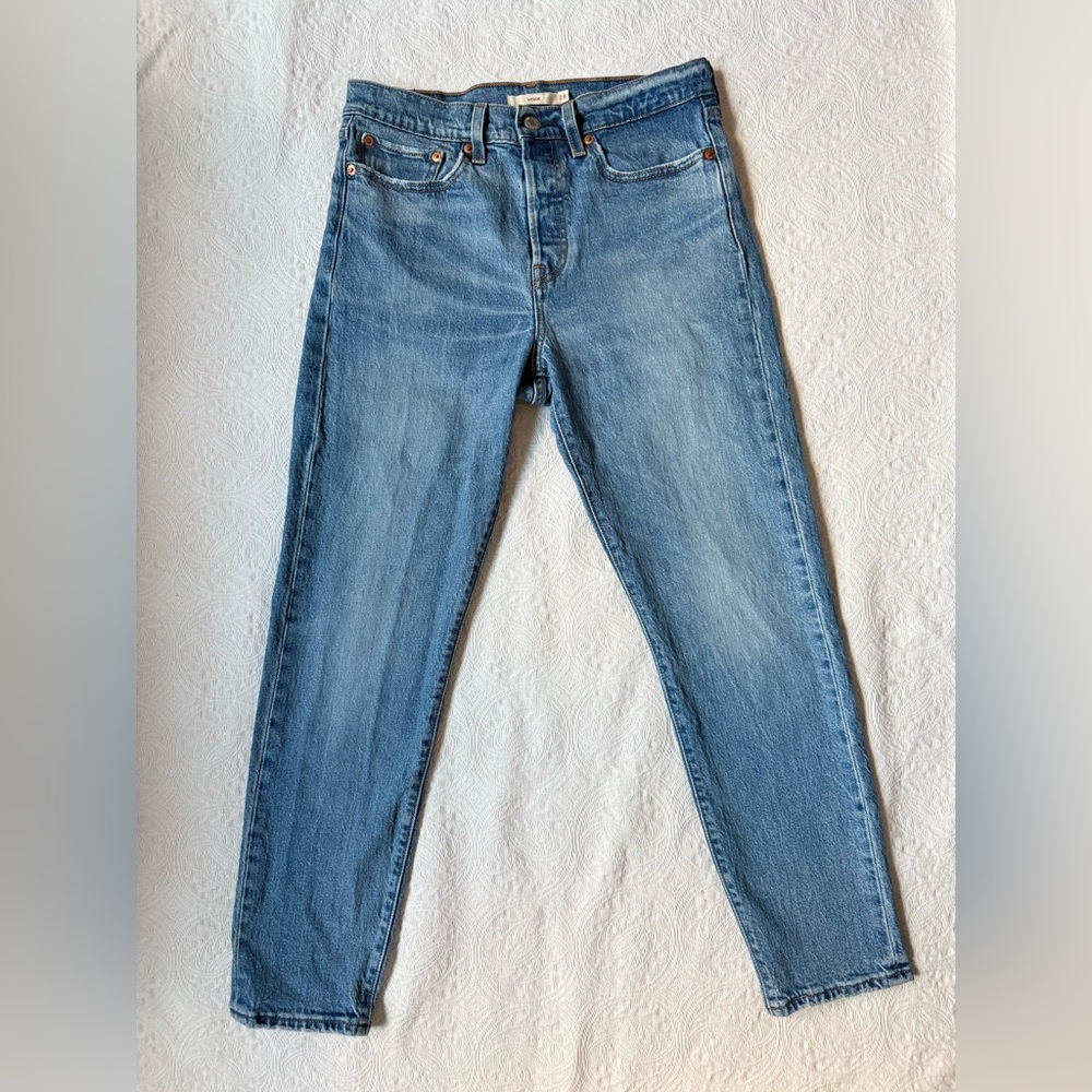 Levi’s Wedgie Fit High Rise Button Fly Jeans Size 28 Vintage Wash